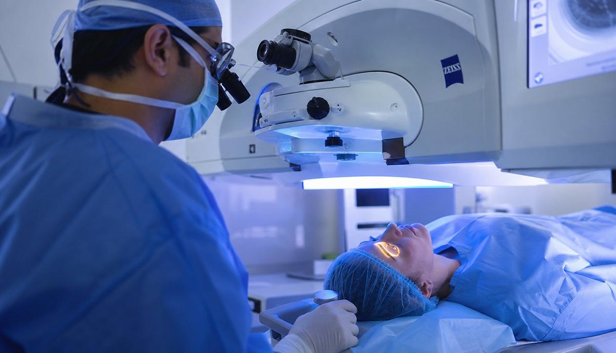 Lens Replacement vs Laser Eye Surgery: which is right for you?